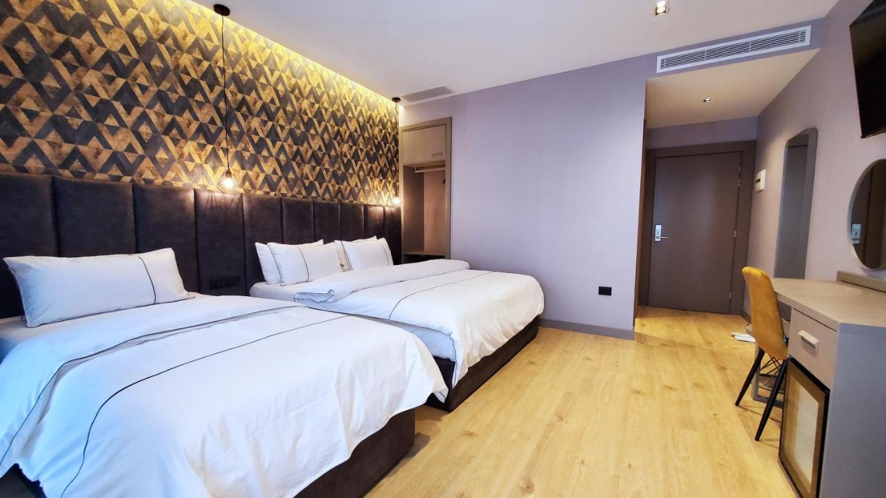 Starlight Hotel Tirana Kültér fotó